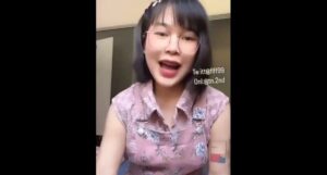 สาวไทย Tn.2na เงี่ยนโคตรๆ นั่งถ่างหีเนียนซอยรูตัวเองน้ำแตกทะลัก