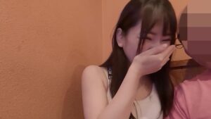 สาวญี่ปุ่นหน้าเด็ก ถูกจับซอยหีคาเฟ่ด้วยควยใหญ่+ยัดหีทอยเสียวจัด ก่อนบังคับดูดควยแตกคาปาก