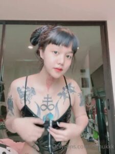 น้องมุกหุ่นอวบสักเต็มตัว Onlyfans นั่งอ้าหีโชว์รูแดงๆ ครางเสียวซอยหีด้วยนิ้ว