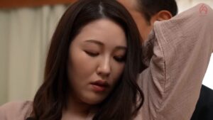 นมใหญ่ Hayama Sayuri โดนควยใหญ่กระแทกหีสดแรงแตกคาห้องนอน