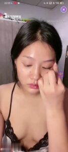 น้องชมพู่หุ่นเล็กเงี่ยนจัด ซอยหีฟิตแรงๆ ไลฟ์สดครางเสียว น้ำเงี่ยนพุ่ง