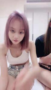 คลิปหลุดจีน เย็ดสวิงกิ้ง 4 คน โรงแรมหรู สาวตัวเล็กผิวขาวถูกซอยหีแตกใน