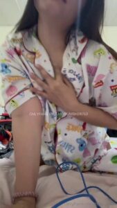 คลิปหลุด OnlyFans น้องโบว์ นมยัดปาก ขึ้นซอยหีแฟนกระแทกแรง เสียงครางดังลั่น เย็ดสดแตกคาหีเนียน