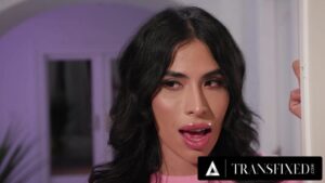 สาวข้ามเพศ Avery Lust โดนพี่ชายนวดเงี่ยนจัด แล้วโดนซอยรูตูดสดแบบไม่ยั้ง